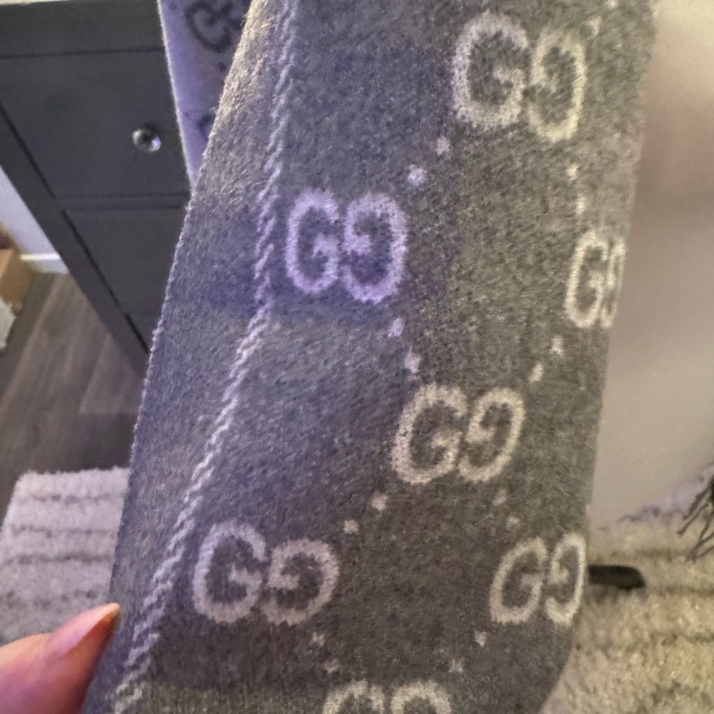 Gucci Light Gray GG Patterned Scarf - Picture 2 of 10